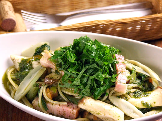 山菜とベーコンの大葉ジェノベーゼパスタ